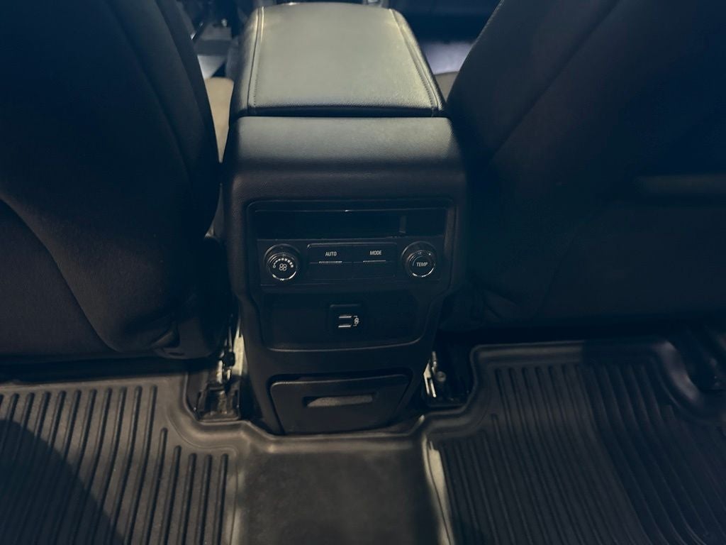 2017 GMC Acadia SLE-2
