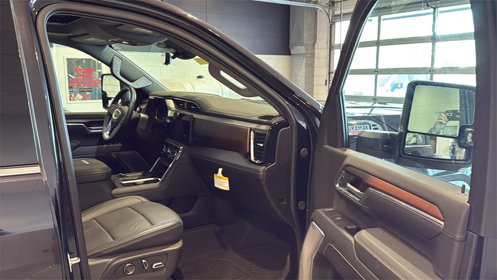 2025 GMC Sierra 3500HD Denali