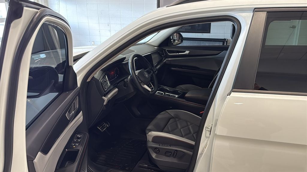 2024 Volkswagen Atlas 2.0T Peak Edition SEL