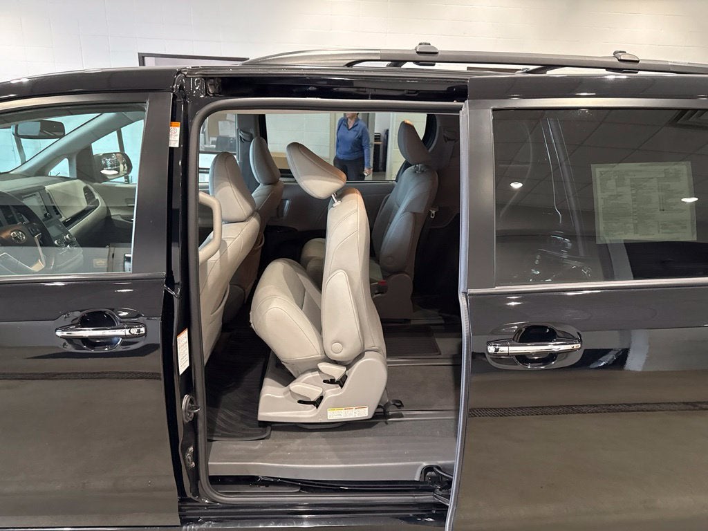 2020 Toyota Sienna XLE 7 Passenger