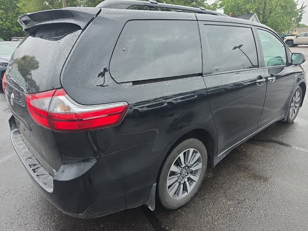 2020 Toyota Sienna XLE 7 Passenger
